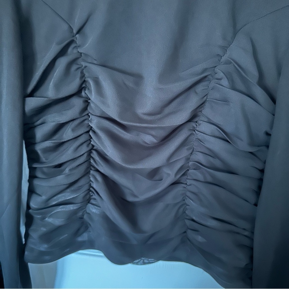 Black Rouched Long Sleeve - Picture 2 of 9